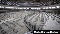 The Serbian military sets up beds inside Hall 1 of the Belgrade Fair to accommodate people who suffer mild symptoms of coronavirus disease (COVID-19) in Belgrade, Serbia, March 24, 2020. 