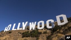 Celebridades del cine y la televisión se preguntan "¿Cuántos más? ¿Cuántas universidades más?”, en referencia a las masacres en escuelas, cines y universidades en Estados Unidos.