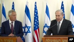 AQSh mudofaa vaziri Chak Xeygel (chapda) va Isroil bosh vaziri Benyamin Netanyaxu, Quddus, 23-aprel, 2013-yil