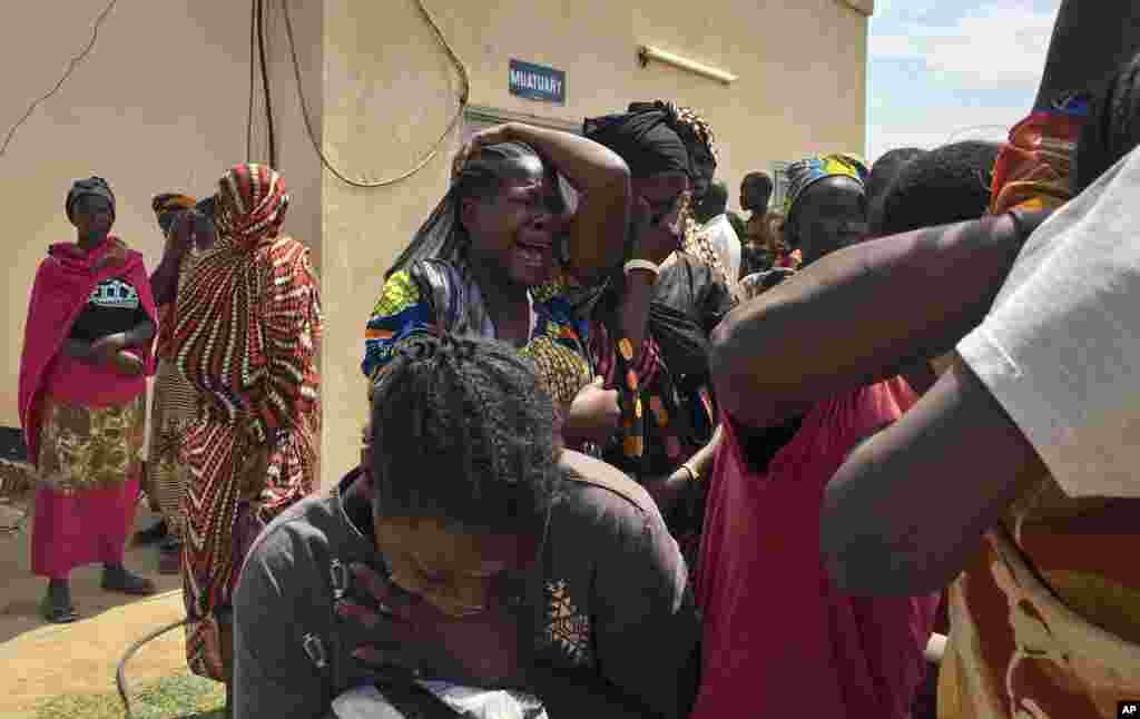 An kashe wasu ma'aikatan kungiyoyi masu zaman kansu su shida a kan hanyarsu daga Juba, babban birnin kasar, zuwa garin Pibor, ranar Litinin 27 Maris 2017