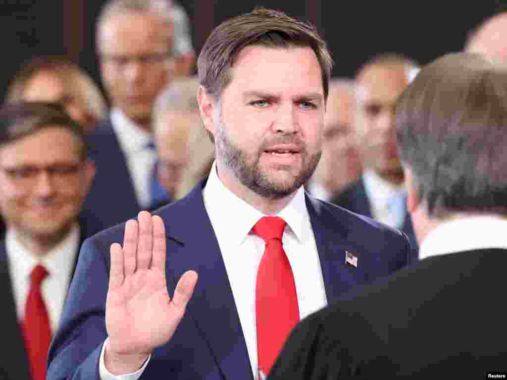 JD Vance también juró como vicepresidente de Estados Unidos, en un acto previo a la investidura presidencial. 
