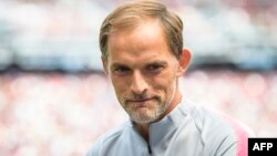L'entraîneur-chef du Paris Saint-Germain Thomas Tuchel regarde avant le match de football de l'International Champions Cup Bayern Munich contre le PSG, le 21 juillet 2018.