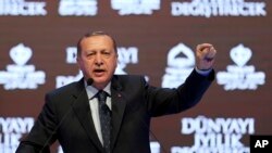 Presiden Turki Recep Tayyip Erdogan berkampanye di Istanbul, 12 Maret 2017. 