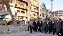 بشار اسد و برخی مسئولان پس از نماز عید قربان در داریا در حومه دمشق- خبرگزاری رسمی سانا