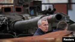 Le secrétaire général de l'OTAN, Jens Stoltenberg, en visite à Kiev