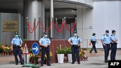 香港警察在北京駐港國安公署外站崗。 （2020年7月9日）