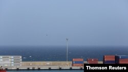 Vista general de una terminal de carga en el puerto de La Guaira, en La Guaira, Venezuela, el 27 de enero de 2016. 