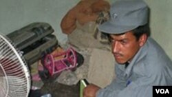 Sipir penjara dan pejabat lainnya diduga terlibat dalam pembobolan penjara di provinsi Kandahar, Minggu (24/4).