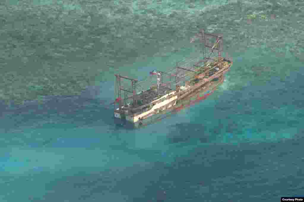A suspected Chinese fishing vessel that got stuck on a protected reef in the Philippines, April 8, 2013. (Philippines Navy)
