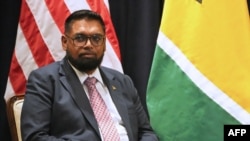 ARCHIVO - El presidente de Guyana Irfaan Ali participa en una reunión en las Naciones Unidas, en Nueva York, el 23 de septiembre de 2024.