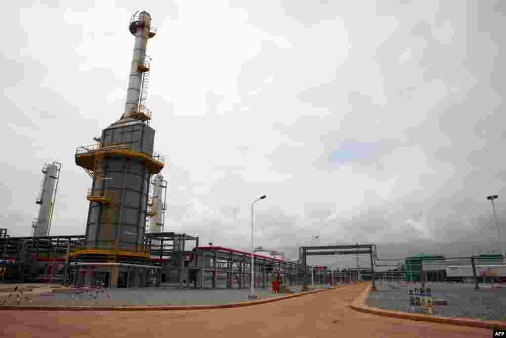 Une vue de l'usine de traitement du gaz naturel dans Atuabo, en dehors d'un éloigné village sur la côte ouest du Ghana, le 2 septembre 2014.