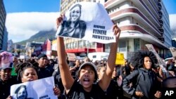 Manifestation contre la violence faite aux femmes devant le parlement au Cap, Afrique du Sud, 4 septembre 2019.