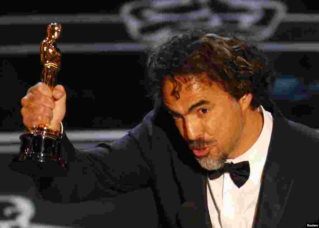 Director Alejandro Inarritu accepts the Oscar for Best Director for his film "Birdman" at the 87th Academy Awards in Hollywood, California, Feb. 22, 2015.