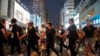 Paralisan saobraćaj i zatvoreni objekti posle nasilne noći u Hong Kongu