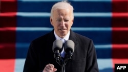 លោក Joe Biden ថ្លែង​សុន្ទរកថា បន្ទាប់​ពី​ស្បថ​ចូល​កាន់​តំណែង​ជា​ប្រធានាធិបតី​ទី ៤៦ របស់​សហរដ្ឋ​អាមេរិក​នៅ​វិមានសភា រដ្ឋធានី​វ៉ាស៊ីនតោន ថ្ងៃទី២០ ខែមករា ឆ្នាំ២០២១។ 