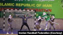 تمرین تیم ملی هندبال بانوان برای حضور در رقابت‌های جهانی اسپانیا. آرشیو