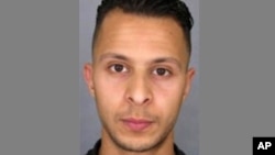 Salah Abdeslam, tersangka utama serangan teror di Paris, ditangkap polisi Belgia dalam penggerebekan di Molenbeek, pinggiran Brussels (18/3).