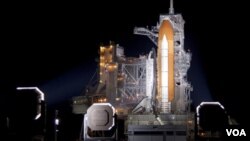 El transbordador espacial Discovery en la plataforma de lanzamiento 39A.