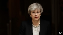 La Première ministre Theresa May quitte Downing Street, Londres, pour aller à Manchester, le 23 mai 2017. 