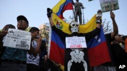 La Cruz Roja dejó en claro que su enfoque ahora está en "aumentar nuestra respuesta a los venezolanos", pero al mismo tiempo "mantenernos alejados de la controversia política. 