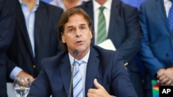 El presidente de Uruguay, Luis Lacalle Pou, anunció la vuelta del país al ámbito económico luego de semanas de confinamiento por el coronavirus.