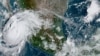 Huracán Olaf deja fuertes lluvias en llos centros turísticos de Los Cabos, México