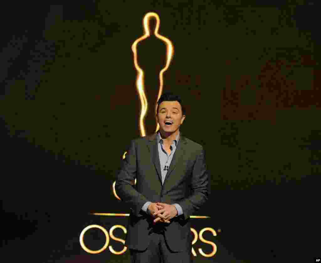 Ведучий церемонії "Оскар" 2013 Сет МакФарлан представляє номінації "Оскара" на 85-у церемонію вручення кіно премії у Беверлі Хіллз, Каліфорнія.