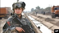 Tentara AS, Janelle Zalkovsky, dari Batalyon 1, Resimen Artileri 320, Divisi Pesawat Tempur 101 di Ibriam Jaffes, Irak (Foto: dok).