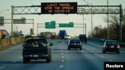 Jalan bebas hambatan Interstate 75 di Cincinnati, Ohio, 17 Maret 2020. Senat AS diharapkan melakukan pemungutan suara final terhadap RUU infrastruktur pada Selasa, 10 Agustus 2021. (Foto: REUTERS/Bryan Woolston)