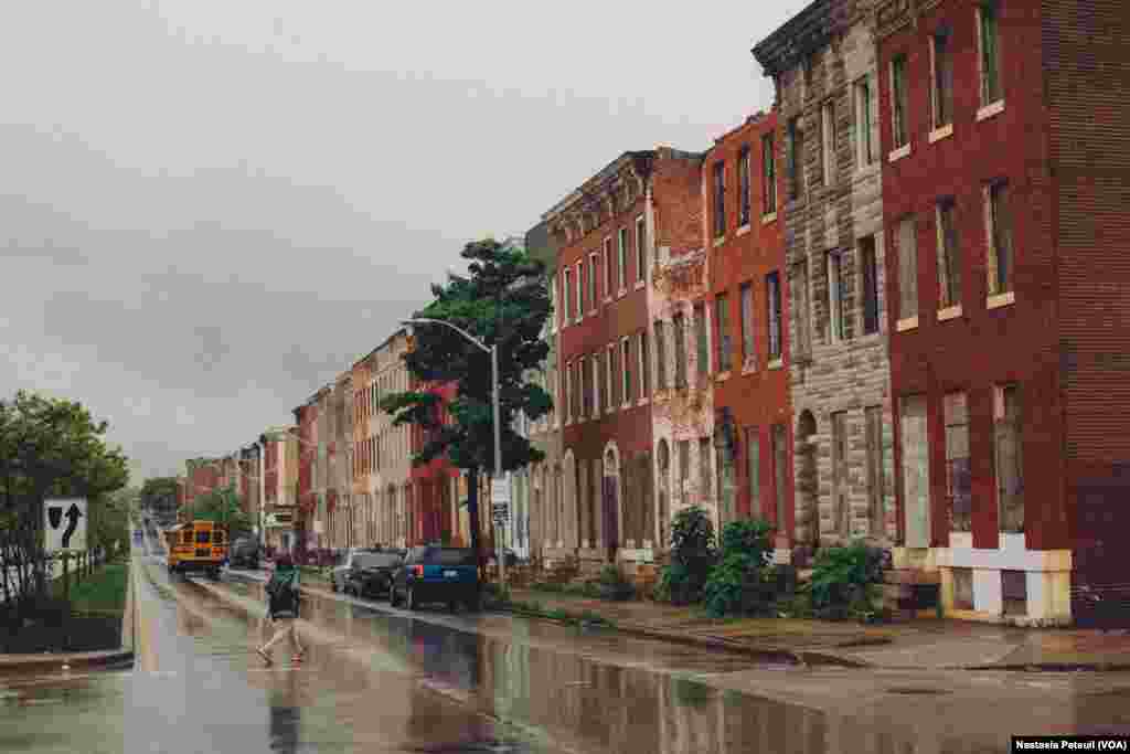 Le quartier de Sandtown est tombé dans la décrépitude après la crise de l'industrie, comme les villes de Détroit (Michigan) ou de Cleveland (Ohio), Baltimore, le 6 mai 2016. (VOA/ Nastasia Peteuil)
