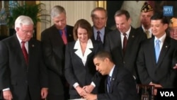 El 23 de marzo de 2010, el presidente Barack Obama firmó la histórica ley sobre reforma de salud. La primera de este tipo a nivel federal en el país.