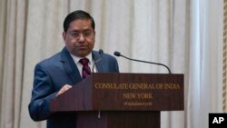 རྒྱ་གར་ཕྱི་སྲིད་ལྷན་ཁང་གི་མགྲིན་ཚབ་པ་རན་དྷིར་ཇཱ་ཡེ་ས་ཝལ།