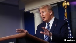 El presidente Trump durante la rueda de prensa celebrada este lunes en la Casa Blanca para informar sobre la situación de la pandemia en Estados Unidos.