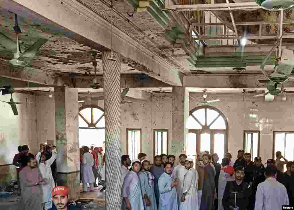 امدادی کاموں میں مقامی رہائیشوں اور مدرسے کے طلبا نے بھی حصہ لیا۔ 