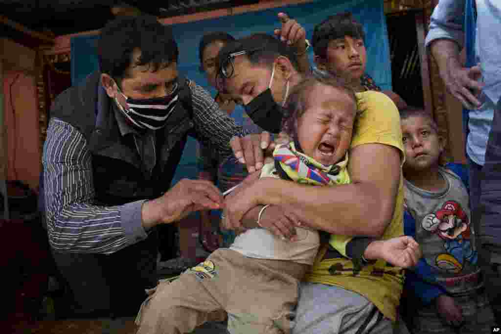 A campaign is underway in Nepal to immunize half a million children against measles and rubella in the wake of the earthquake, in Lapsiphedi, near Kathmandu, May 4, 2015. 