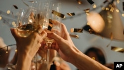 Fabricantes prevén que, aunque el crecimiento de las ventas de champán probablemente se ralentice en 2023, se registraría una fuerte demanda en Navidad.
