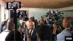 Roland Carreño en el funeral del exconcejal Edmundo 'Pipo' Rada. en octubre de, 2019. [Foto: Captura de video].