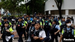 香港警方2024年5月30日在对泛民主派人士作出宣判的香港法院周围戒备。（路透社）