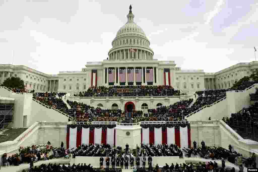 En la década del 2000, el apellido Bush volvió a la Casa Blanca. En esa foto del 20 de enero 2005, durante su segundo mandato, George W. Bush se juramenta como presidente.