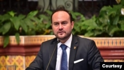 El canciller guatemalteco, Pedro Brolo, afirma que la clave para reducir la migración de sus connacionales es garantizar el desarrollo económico.