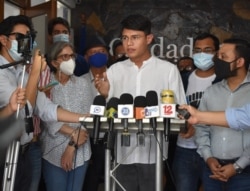 El líder estudiantil Lesther Alemán anuncia que la Alianza Ciudadana está dispuesta a recibir al Partido de Restauración Democrática y al Partido Conservador para formar una alianza única contra el Sandinismo. Foto Daliana Ocaña, VOA.