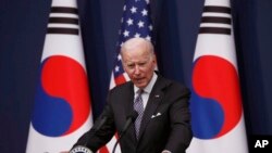 Президент США Джон Байден во время визита в Южную Корею.