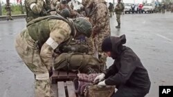 Pasukan Rusia di Mariupol, Ukraina (foto: ilustrasi). Seorang utusan Rusia di PBB mundur untuk memrotes invasi ke Ukraina. 