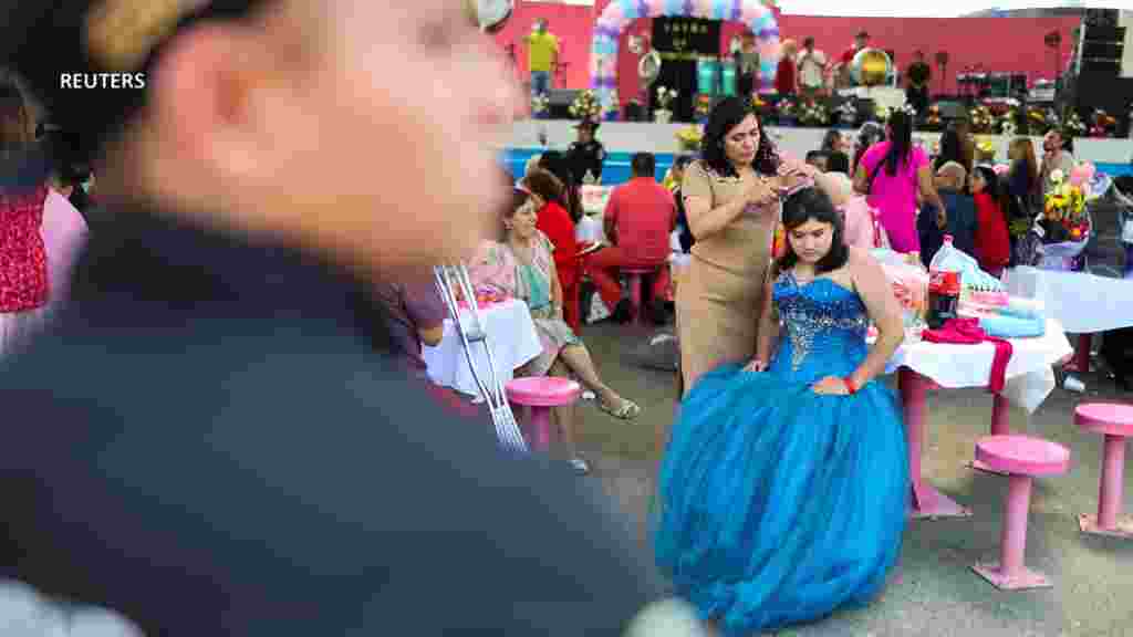Sueño de Quinceañera es una iniciativa impulsada por la fundación Alas de Amor y las autoridades del penal, donde son albergadas más de 1.300 mujeres. 
