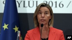 Jefa de la diplomacia europea, Federica Mogherini. La lista de la UE en materia de terrorismo incluye personas o grupos que actúan dentro o fuera del territorio de la Unión.