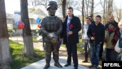 „მწვანე კაცუნების" ძეგლი ოკუპირებულ სევასტოპოლში