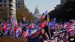 Pristalice predsednika Donalda Trampa na Fridom plazi u centru Vašingtona, 14. novembra 2020.