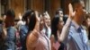 Nuevos ciudadanos expresan preocupación por debate de inmigración