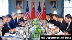 美國國務卿克里在美中戰略與經濟對話期間出席一個有關氣候變化的會議