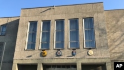 독일과 영국, 스웨덴 대사관과 프랑스 연락사무소가 입주하고 있는 북한 평양 시내의 건물.